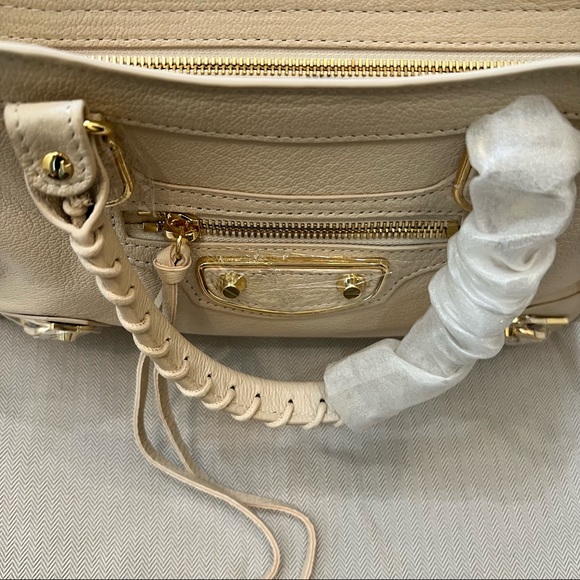 $SOLD$ Cream Genuine Leather handbag with Gold hardware - Picture 12 of 15